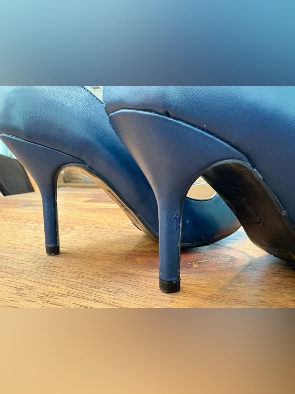 Navy blue Mary Jane pump from the brand Bamboo. Size 7 - Picture 4 of 10